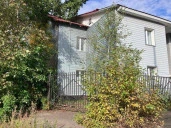 Здание, 2-этажное, общ.пл. 524,2 кв. м., неотделимые улучшения: охранная система, пожарная сигнализация, система видеонаблюдения, право аренды на земельный участок 1133 кв. м: Республика Коми, г. Печора, ул. Свободы, д. 3, 2-этажное здание